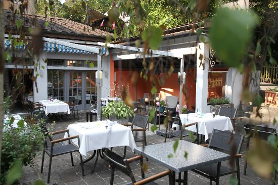 best-design-guides-City-Guide-Lucerne-terrqasse-restaurant