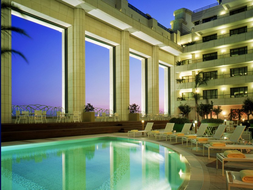 Best-design-guides-fontainebleau-hotel-miami-hakkasan-pool-1
