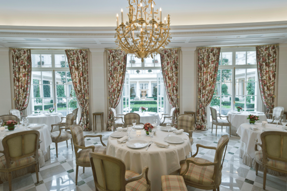 best-design-guides-4-luxurious-place-to-stay-paris-le-bristol-paris