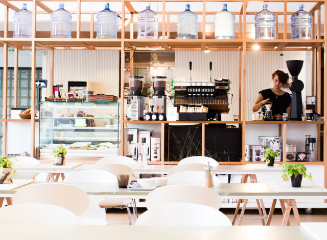 The most delicious smell of coffee in Paris Coutume Instituutti